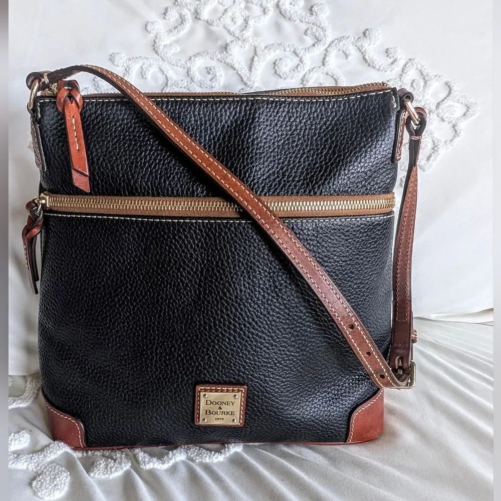 Dooney & Bourke Black Pebble Grain Leather Handbag Contrasting Brown Accent
